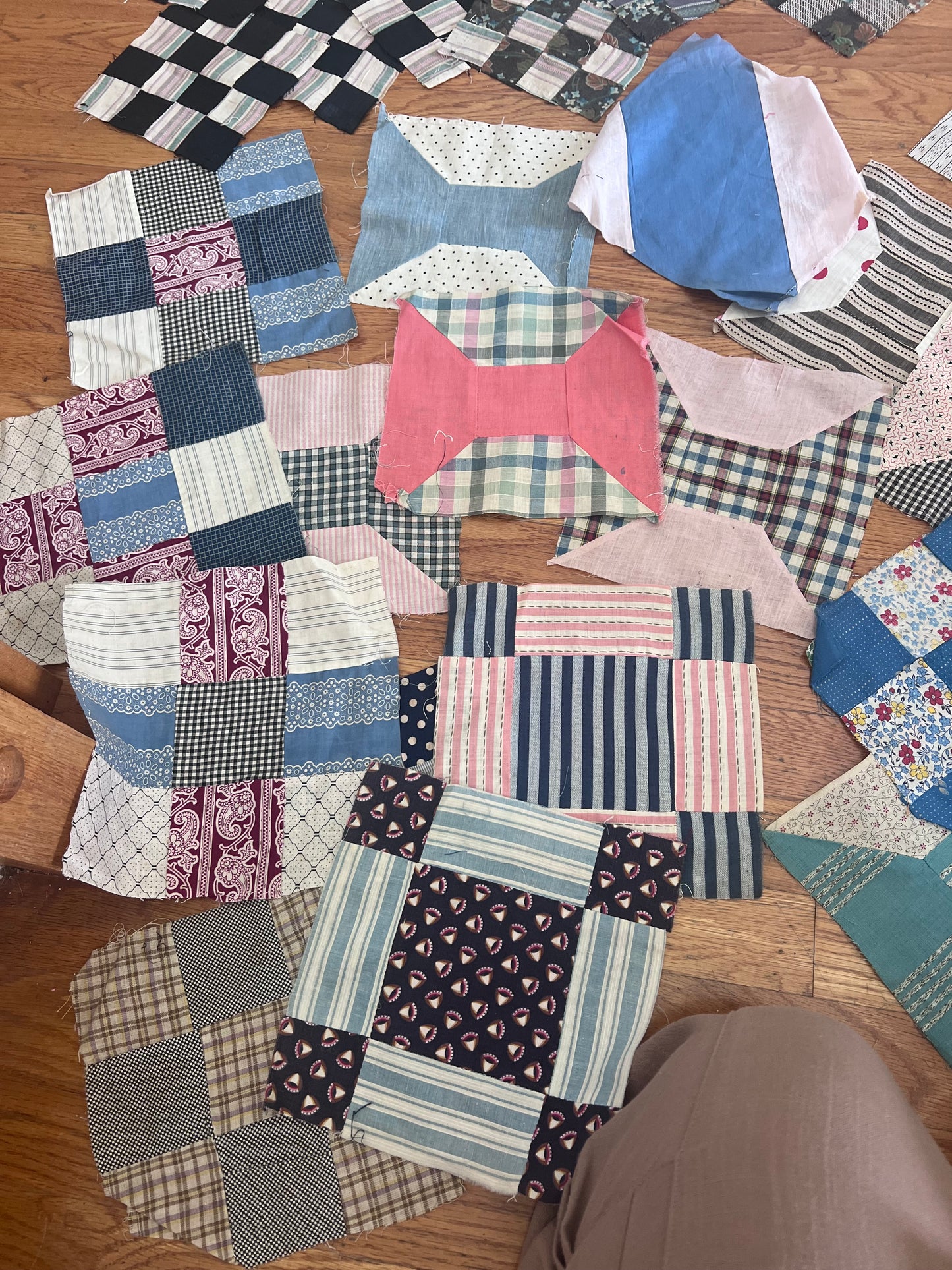 The Quilter’s Workbasket | 22 Vintage Quilt Blocks – Bow Tie Collection