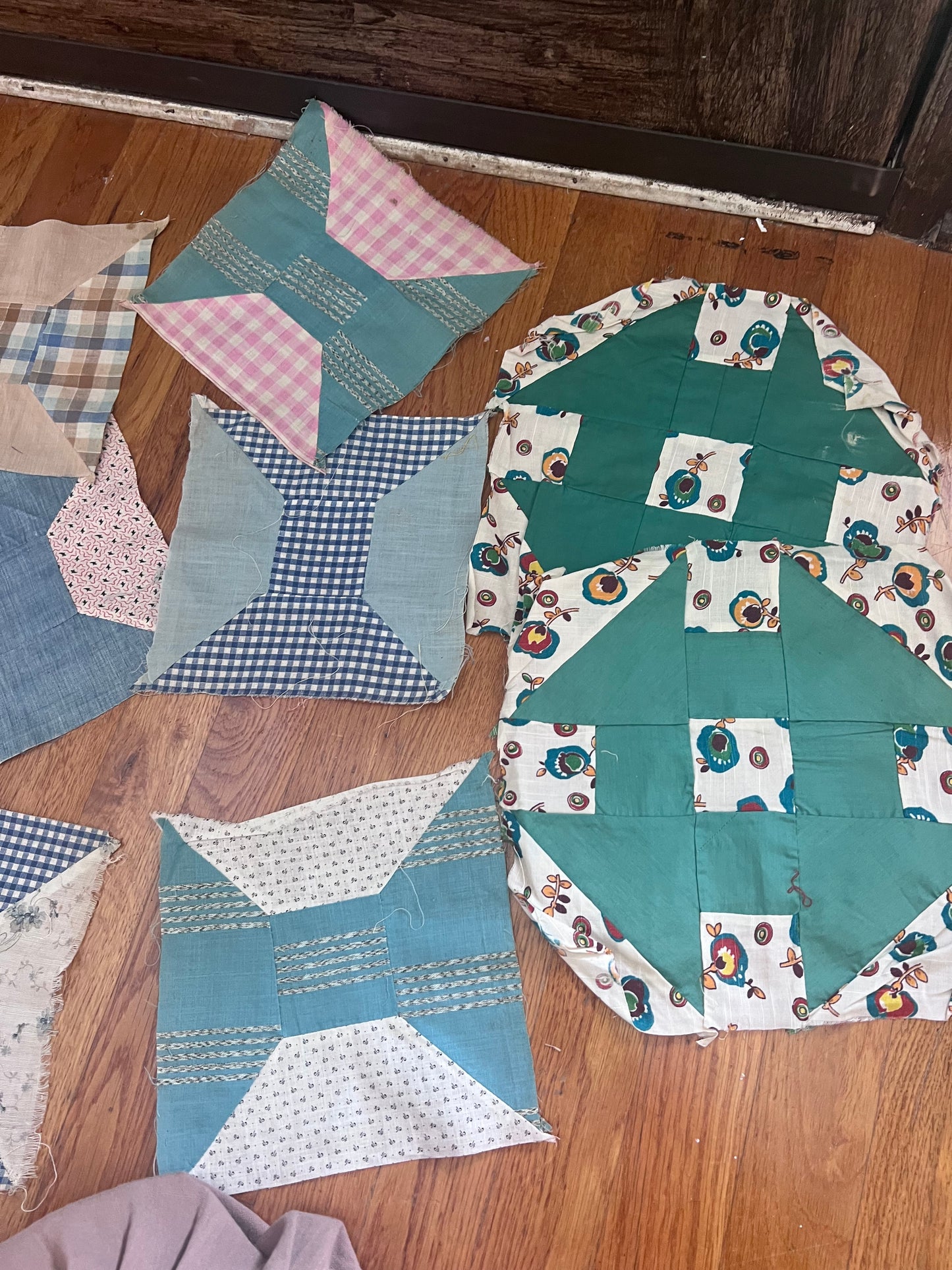 The Quilter’s Workbasket | 22 Vintage Quilt Blocks – Bow Tie Collection