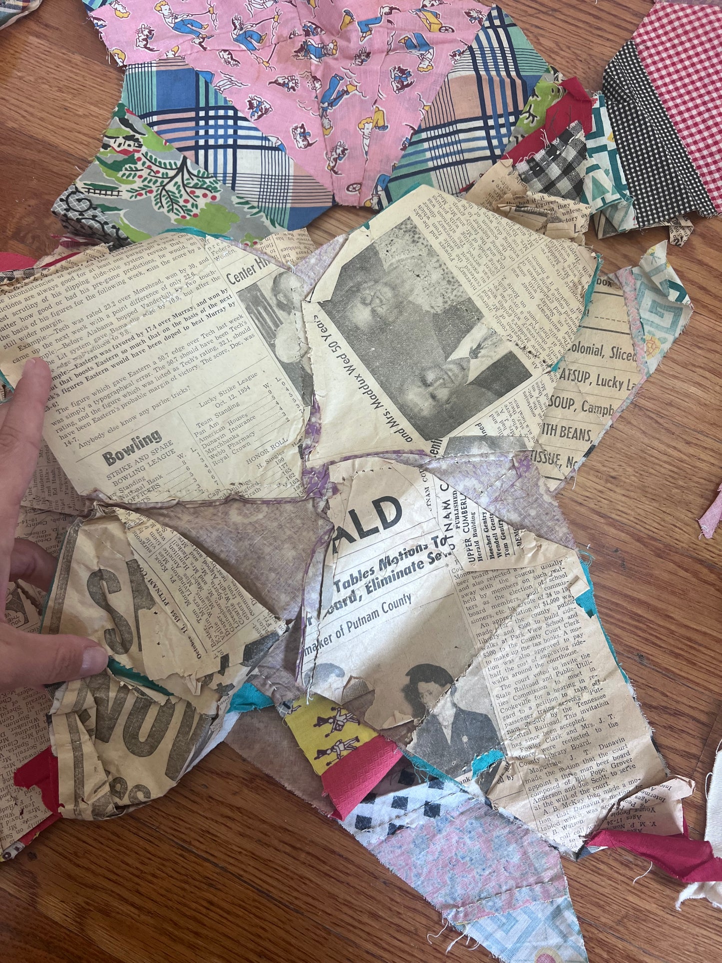 19 Vintage Patchwork Star Quilt Blocks + 5 Unfinished | 21” Large Scrap Quilt Stars | 1950s Newspaper Backing