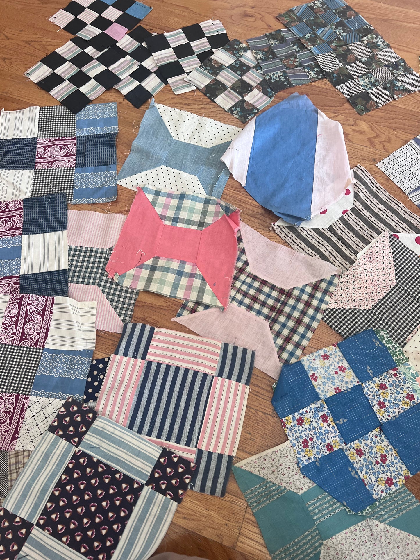 The Quilter’s Workbasket | 22 Vintage Quilt Blocks – Bow Tie Collection