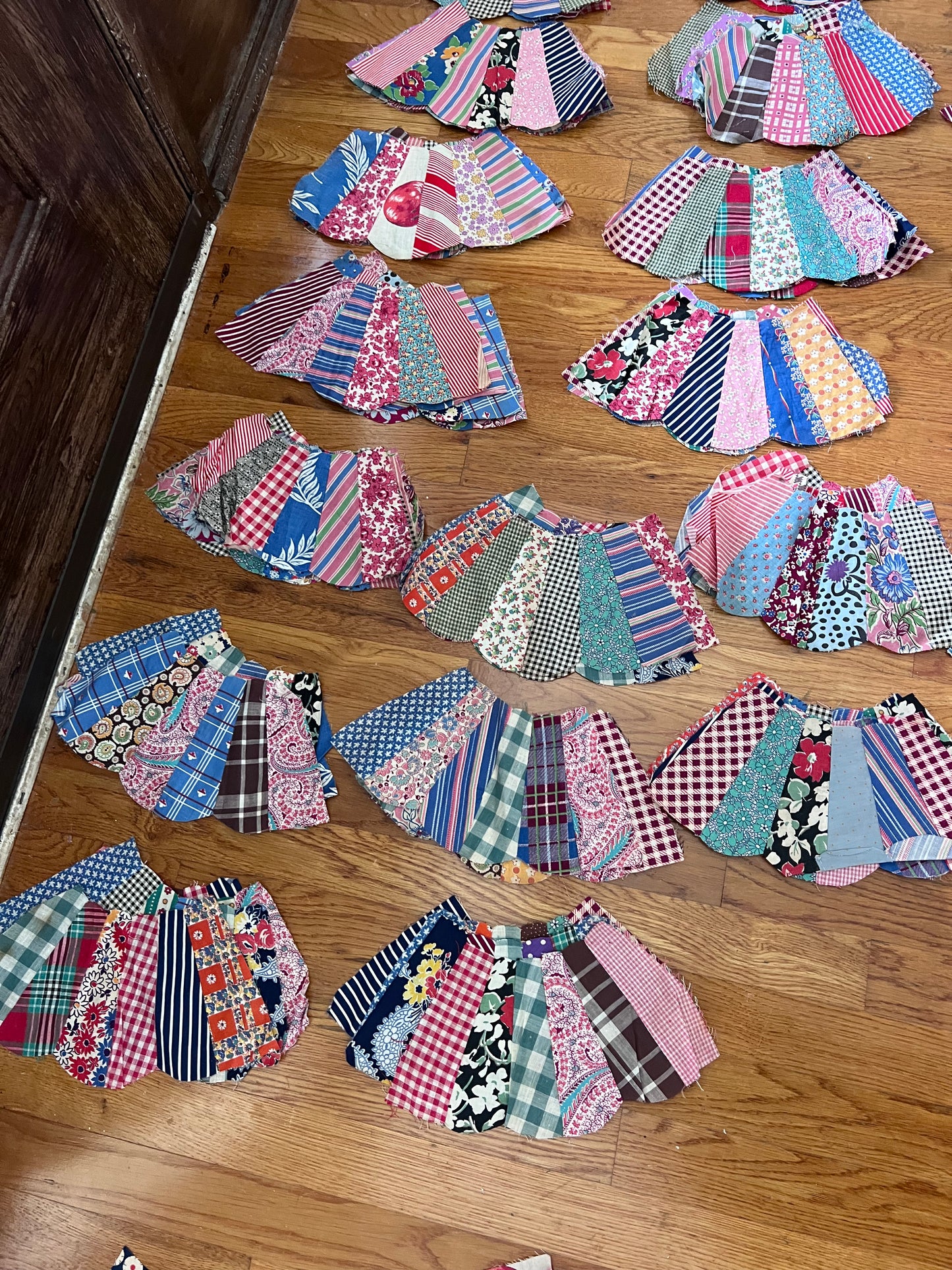 Vintage Hand-Sewn Dresden Plate Quilt Blocks – 160 Pieces / 40 Sets
