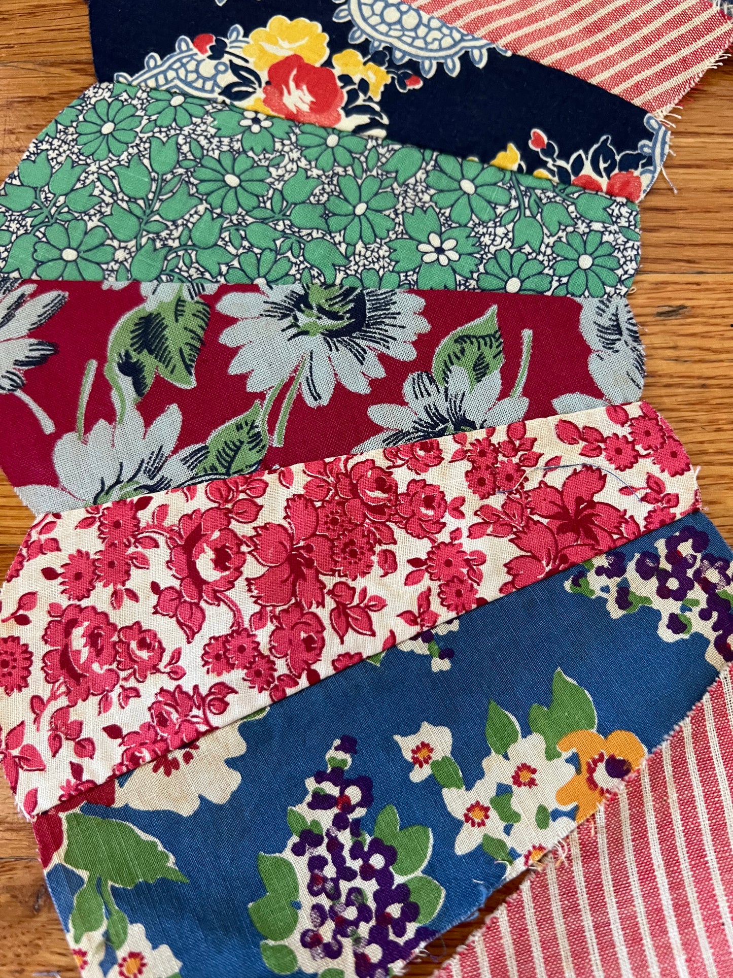 Vintage Hand-Sewn Dresden Plate Quilt Blocks – 160 Pieces / 40 Sets