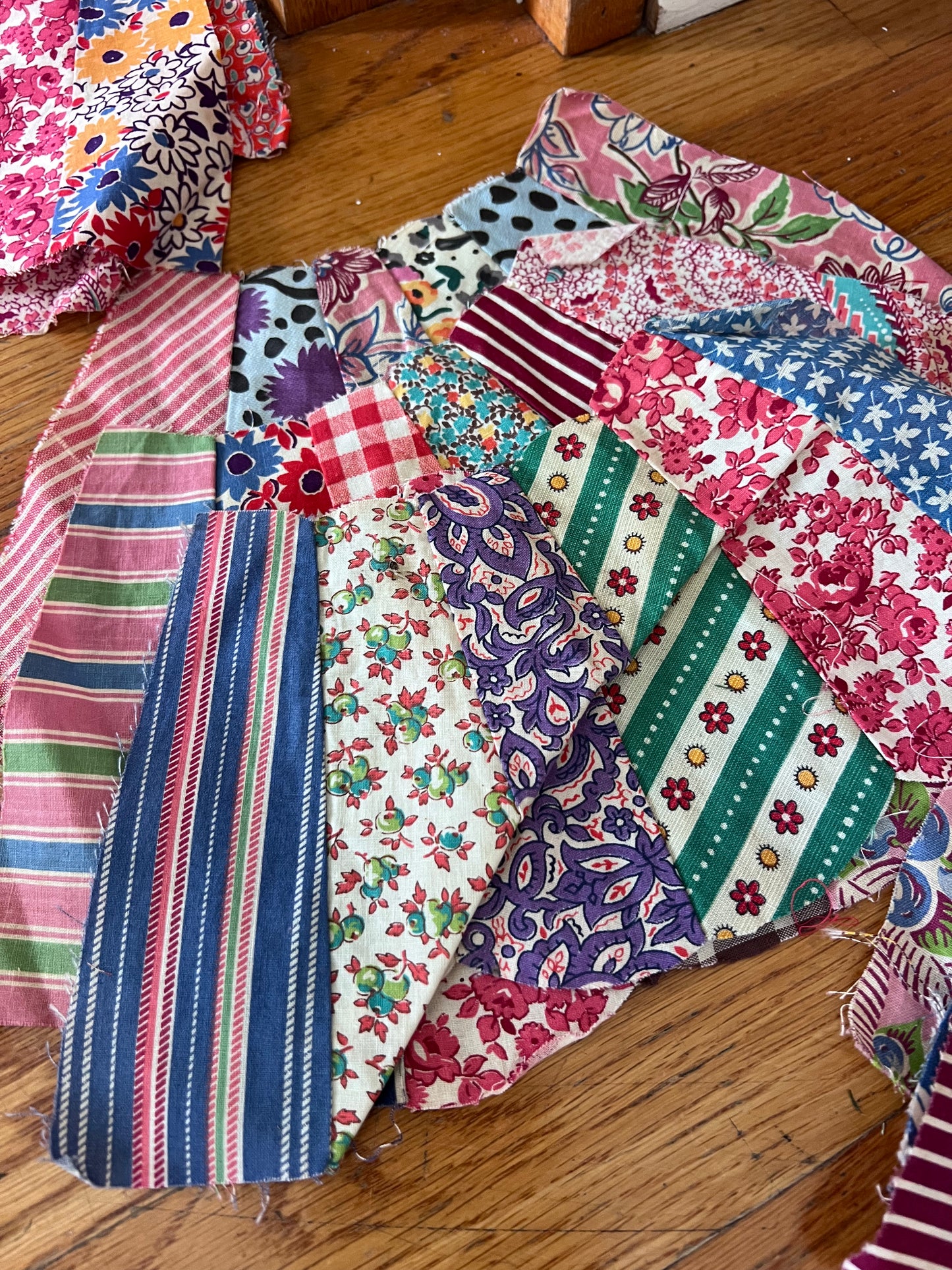 Vintage Hand-Sewn Dresden Plate Quilt Blocks – 160 Pieces / 40 Sets